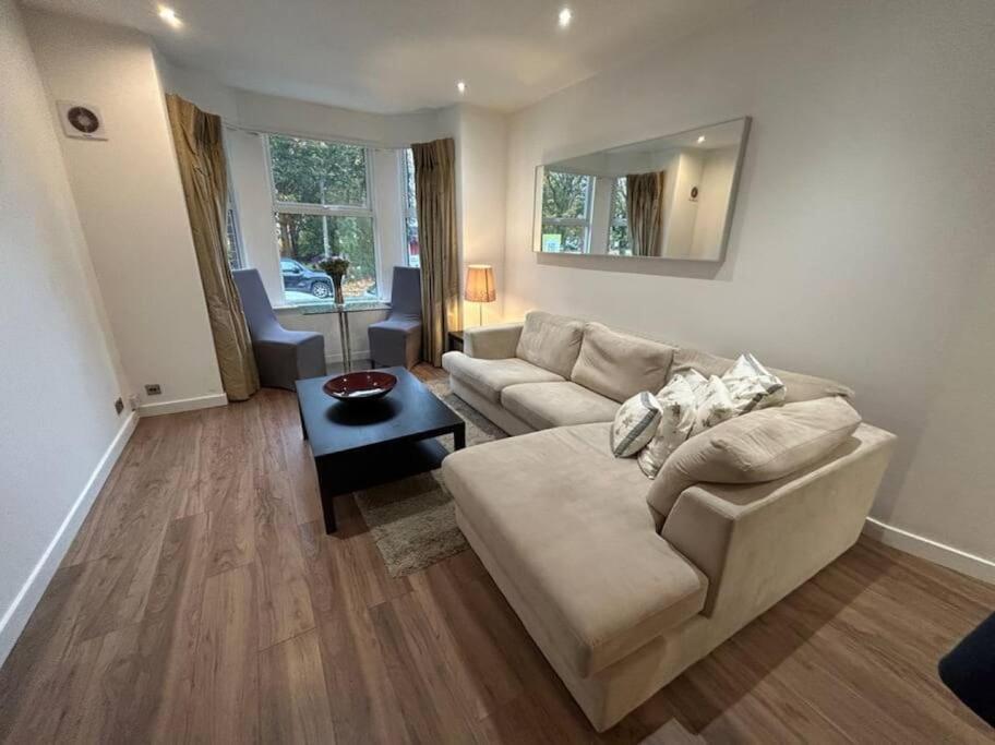 Spacious Central 2Bed Apartment 윌름슬로 외부 사진